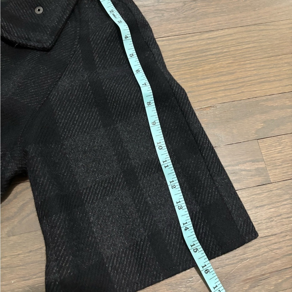 Banana Republic Women’s Wool Blend Plaid Cape Jacket. Size small. Missing belt - Picture 6 of 8